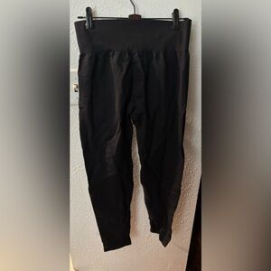 Black leggings with scrunch!
